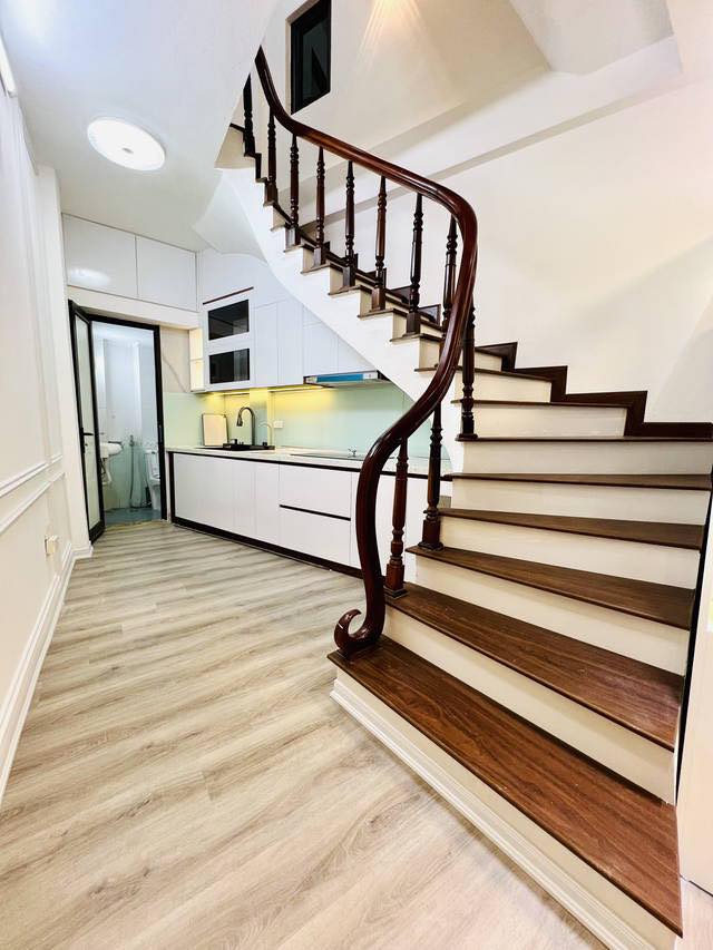 Nhà phố Đê La Thành , Ba Đình , diện tích 31m2, mặt tiền 8.4m, 5 tầng . Giá chỉ 7.2 tỷ - Ảnh 1
